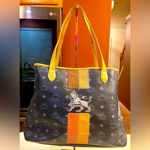 MCM Black/Gold Visetos Coated Canvas and Leather Princess Lion Tote, EUC - Picture 1 of 11
